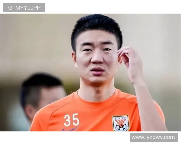 足球明星在比赛中突发昏迷引发球迷担忧医疗团队紧急救援全场哗然